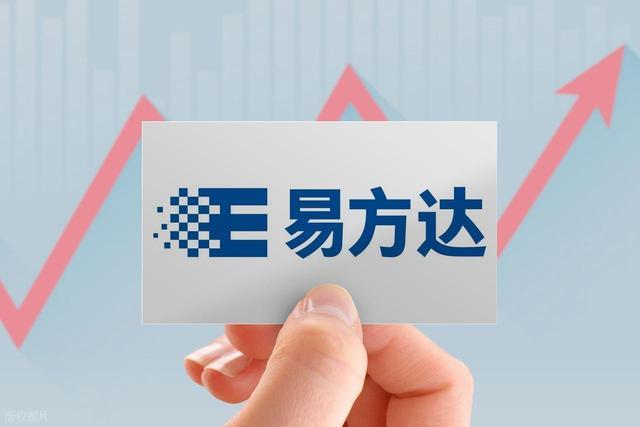 张坤激进调仓：白酒仓位腰斩转投国产算力，公募顶流光环是否褪色？