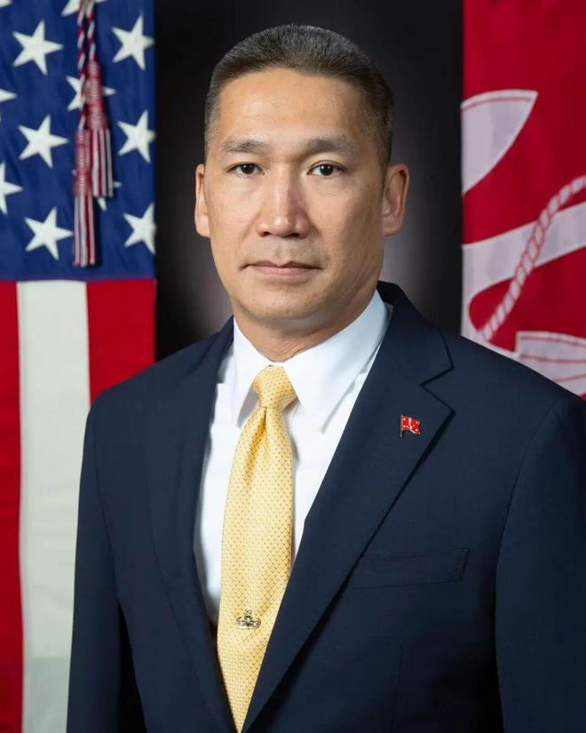 越南裔老兵高雄获特朗普提名担任美国海军部长