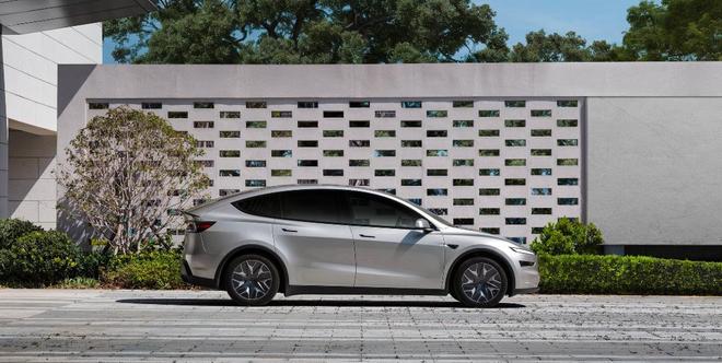 特斯拉Model Y L遭多地车主指后悬挂塌陷 官方客服作出回应
