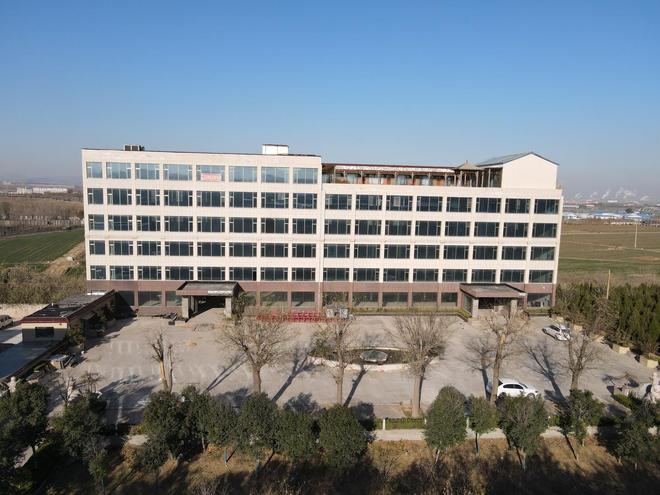山东2.6万平方米违建屡遭举报仍无人处置 涉事商人公开回应