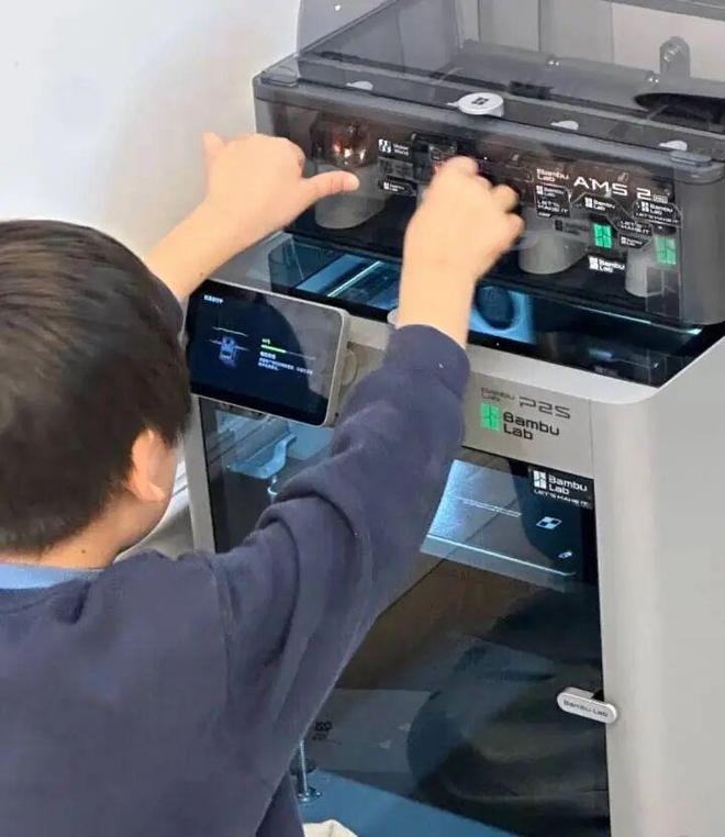 小学生迷上3D打印：入门仅需两千元，年花销恐破万元