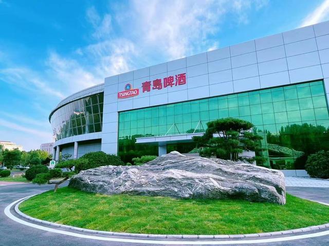青岛啤酒财务总监降任董秘后退休，上年薪酬逾95万元