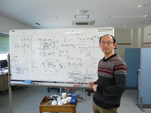 南开教授胡金牛以"段子手"风格刷新个人简介，此前曾自诩"力压普京"
