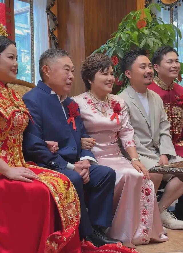 老乡鸡董事长为女操办婚事，母公司五度冲刺IPO折戟而归