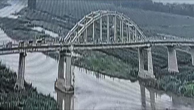 大桥步道桥板脱落致行人坠亡 当地回应：断裂隐患难以察觉