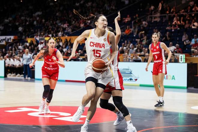 全场狂送29次失误 中国女篮凭借两大核心极限逆转捷克