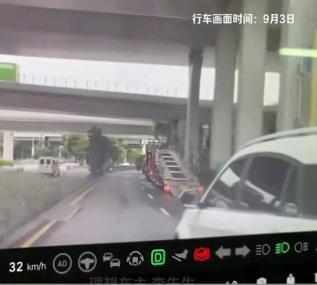 理想i8车主依赖智驾避让遭撞击，律师称厂商无需担责