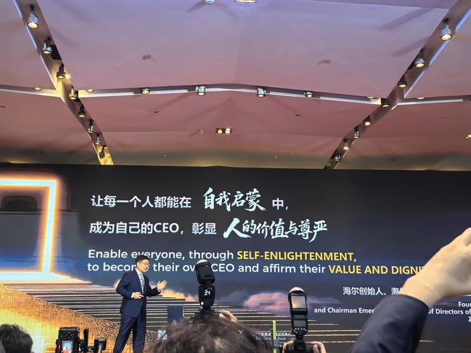 周云杰的AI故事：女程序员率先设计出品业内首个"AI 12:09"