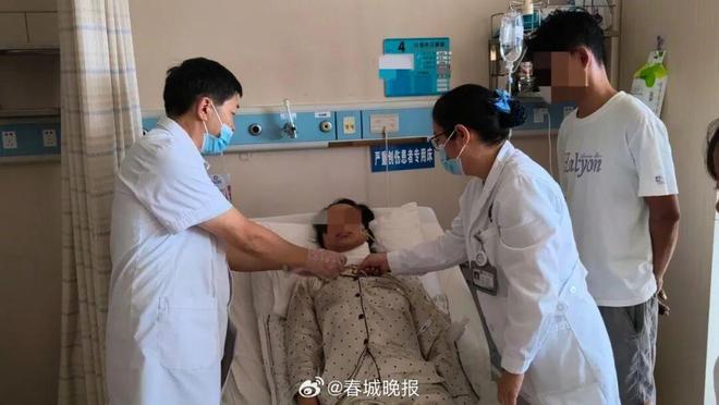 女子骑行途中遭30多厘米竹棍刺穿颈部 丈夫跪地痛哭呼救