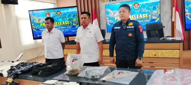 印尼警方锁定中国男嫌犯 将通缉离境同伴