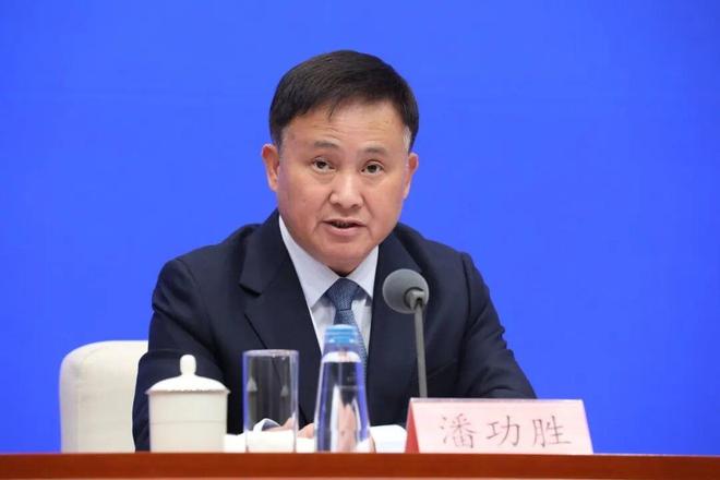 潘功胜最新回应“信贷失速”焦虑：金融支持实体不能只看贷款增速