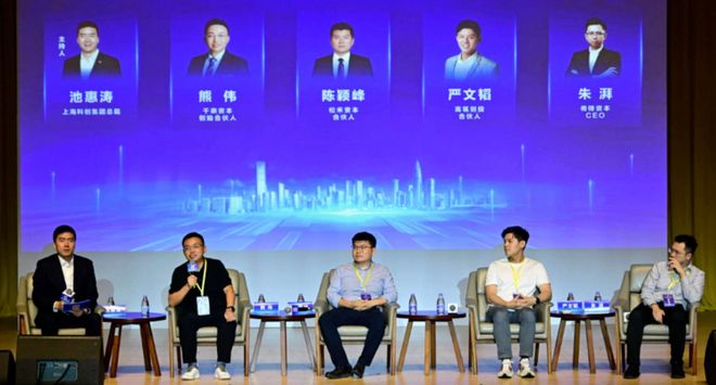 DeepSeek迎90后CFO加盟