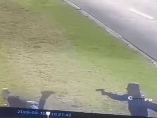 南非知名赛车手路上被枪杀，警方初判路怒，背后问题更严重
