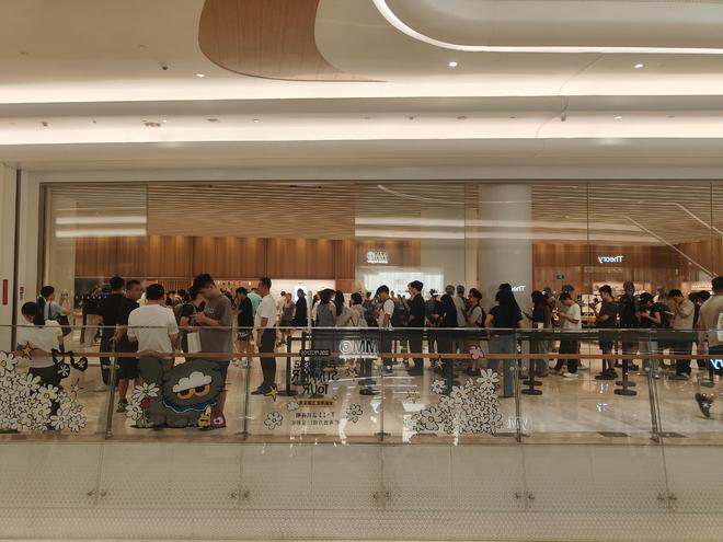 iPhone 18首发现场：黄牛加价幅度不及前代
