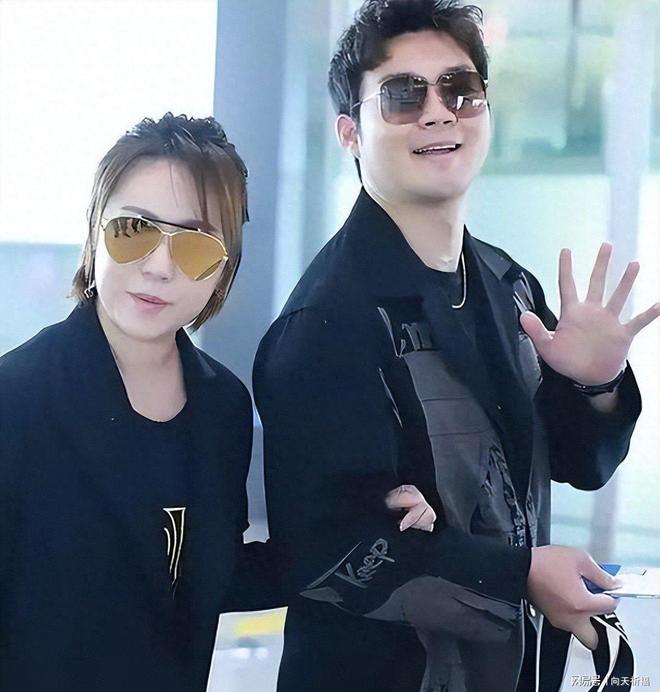 结婚八年39岁马丽现状曝光，丈夫低调付出，她成影史第一人