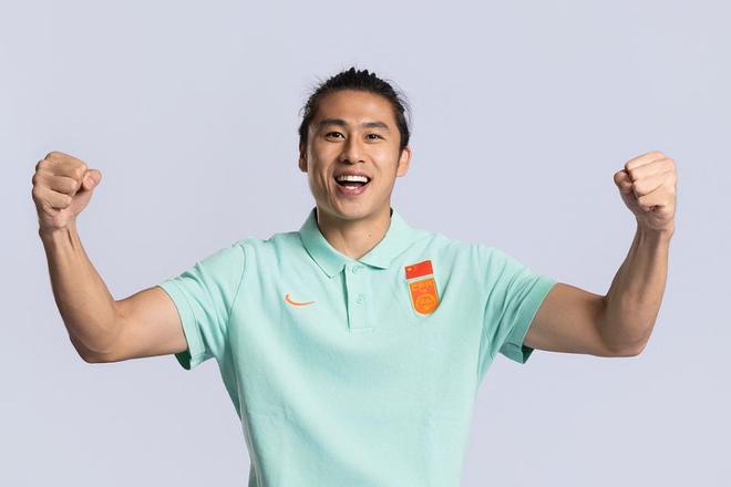 半场1-1！中国男足遭朝鲜逼平：后防解围连失送大礼，吴曦妙传张玉宁头槌救主